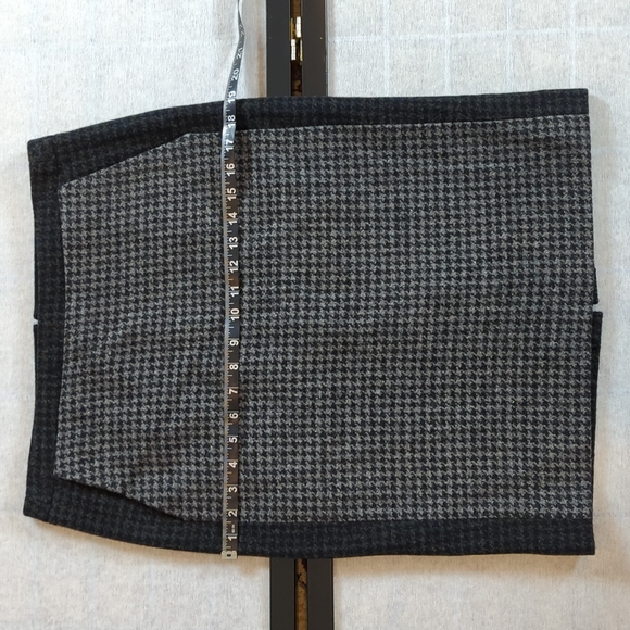 2/40 Wool houndstooth J Crew skirt - Picture 9 of 10